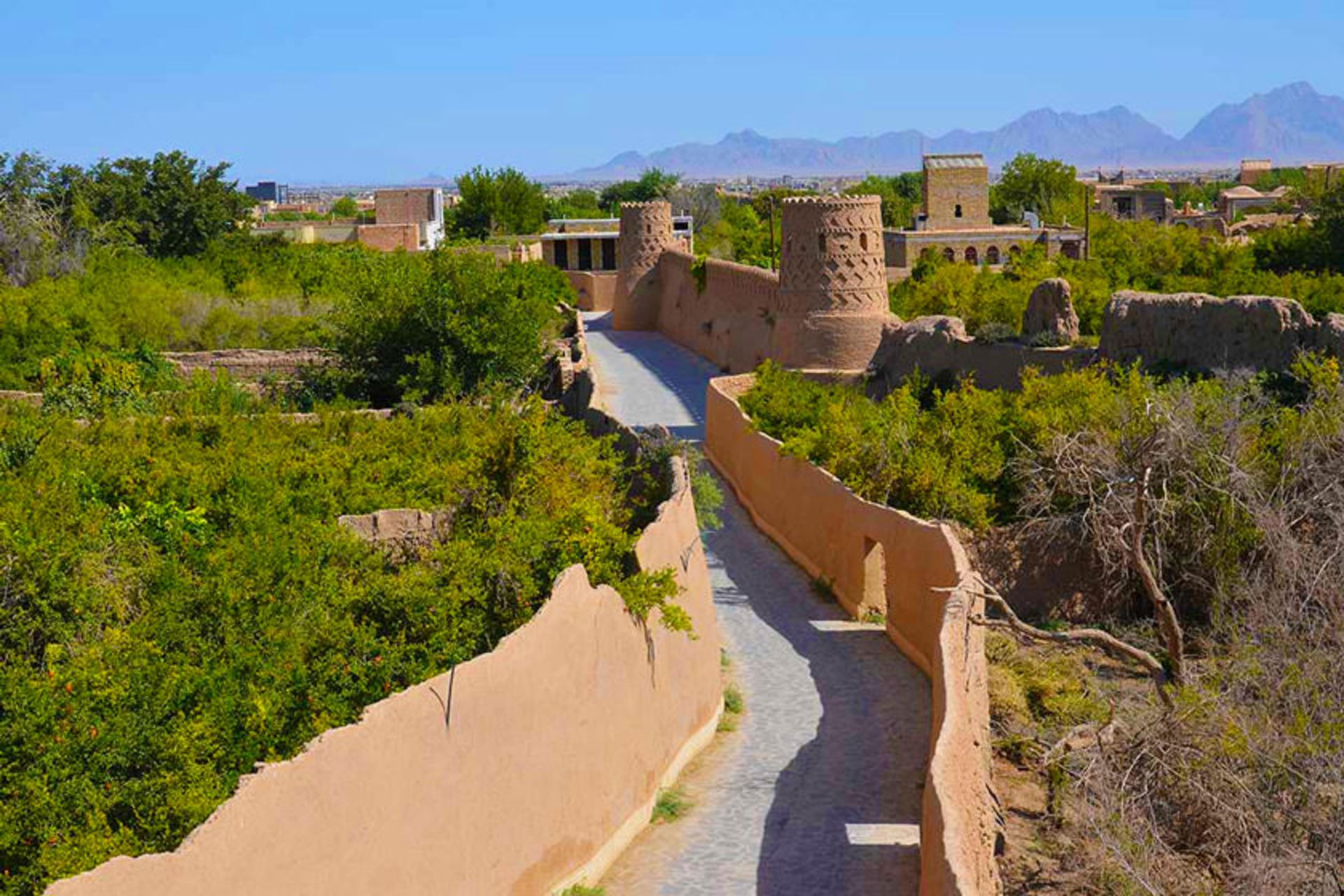 شارستان میبد