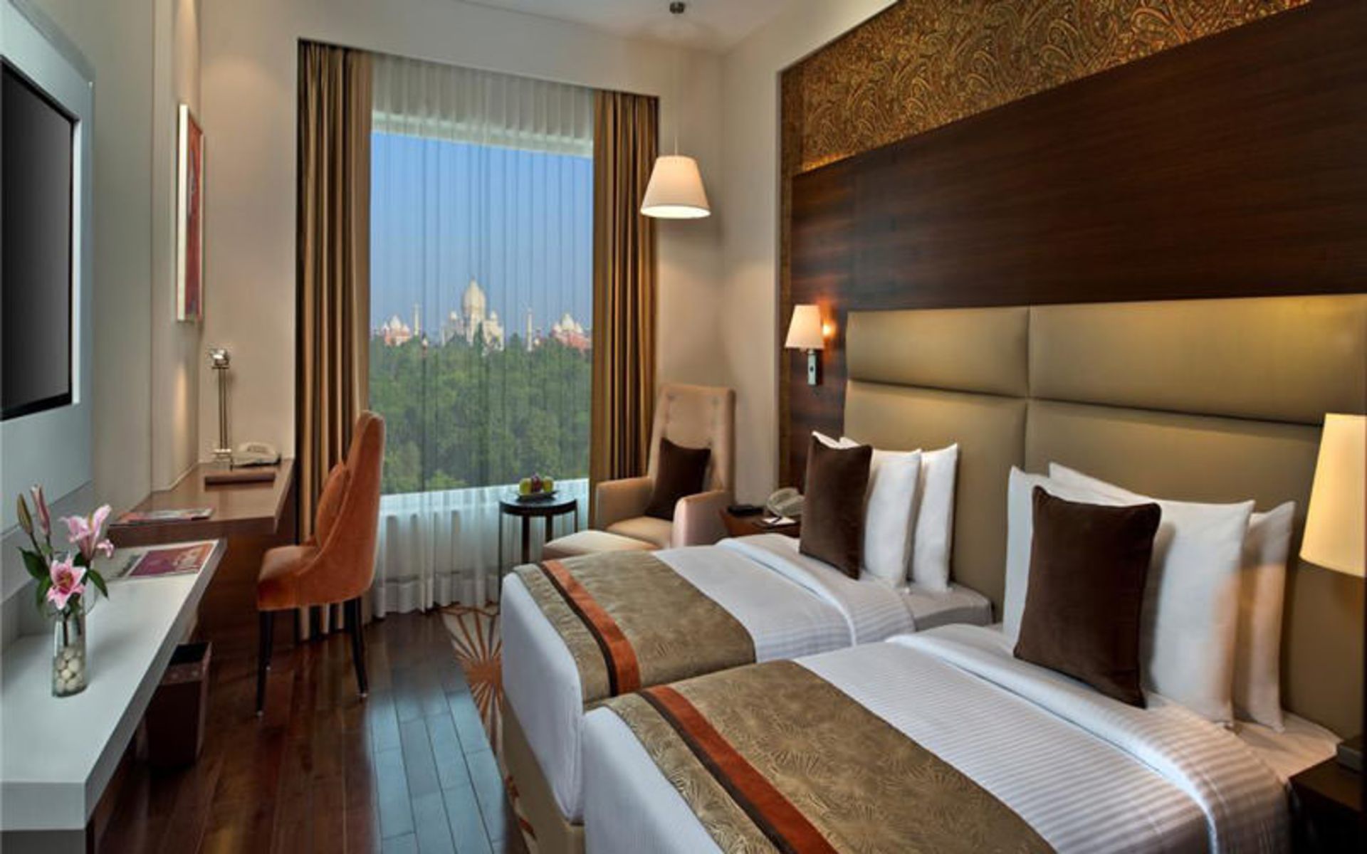 هتل کریستال ساروار پریمیر آگرا (Crystal Sarovar Premiere Agra)