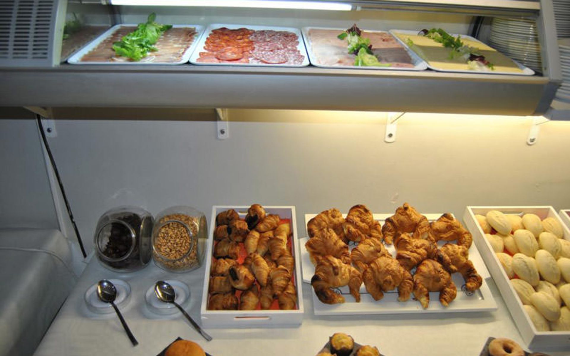 هتل سویت کانتینتال (Sweet Hotel Continental)