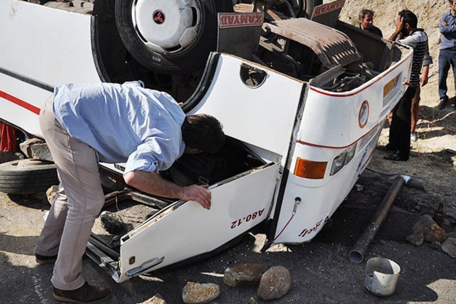 واژگونی اتوبوس