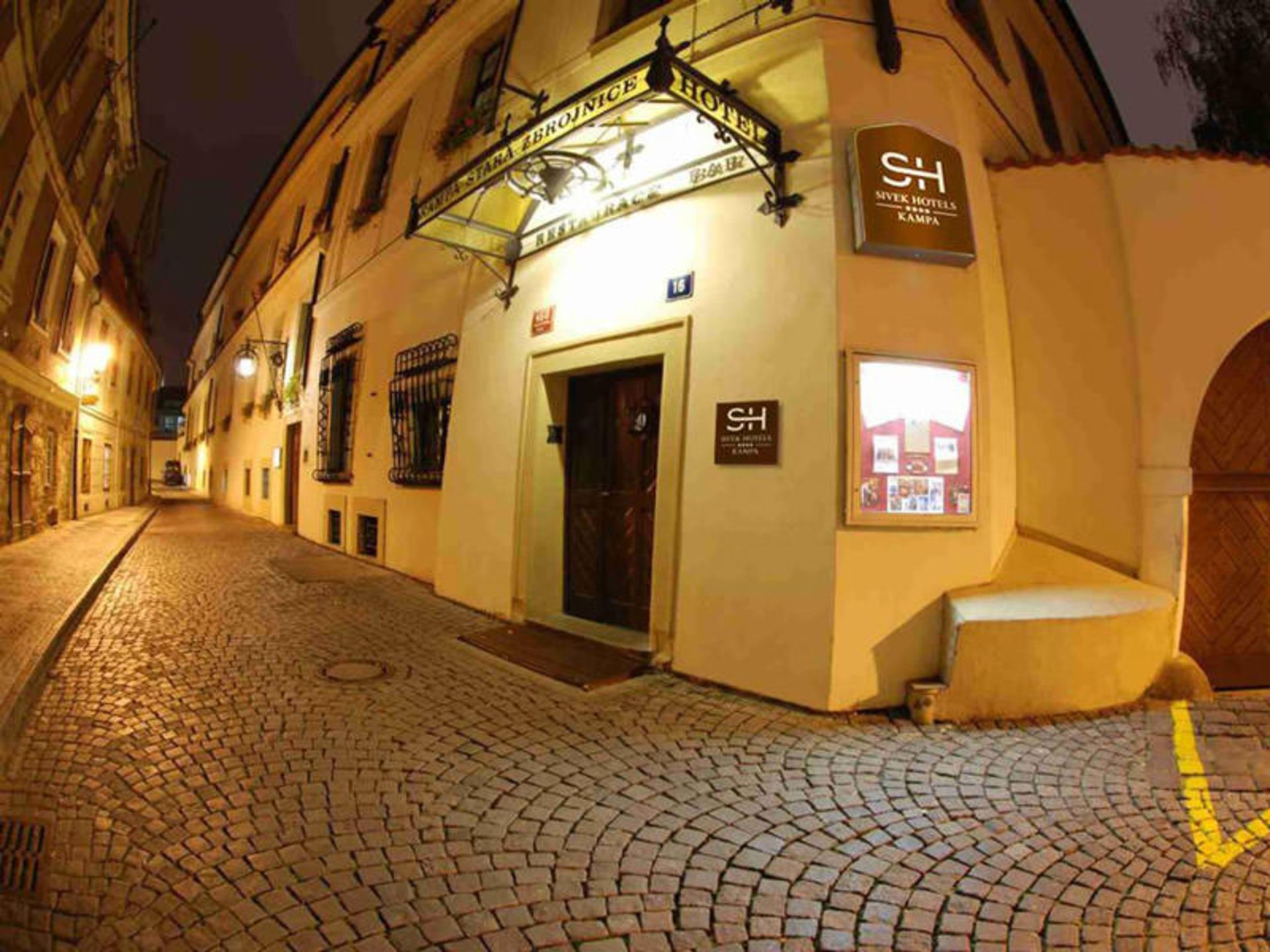 هتل کامپا (Hotel Kampa)