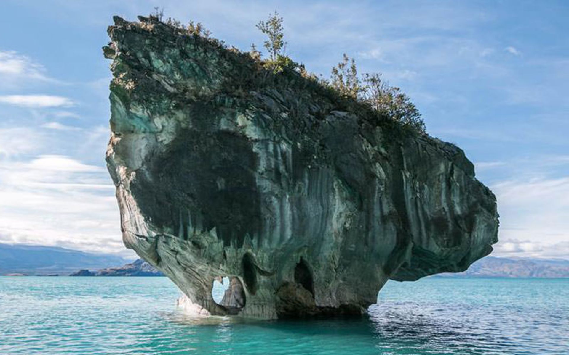 غاری از سنگ مرمر