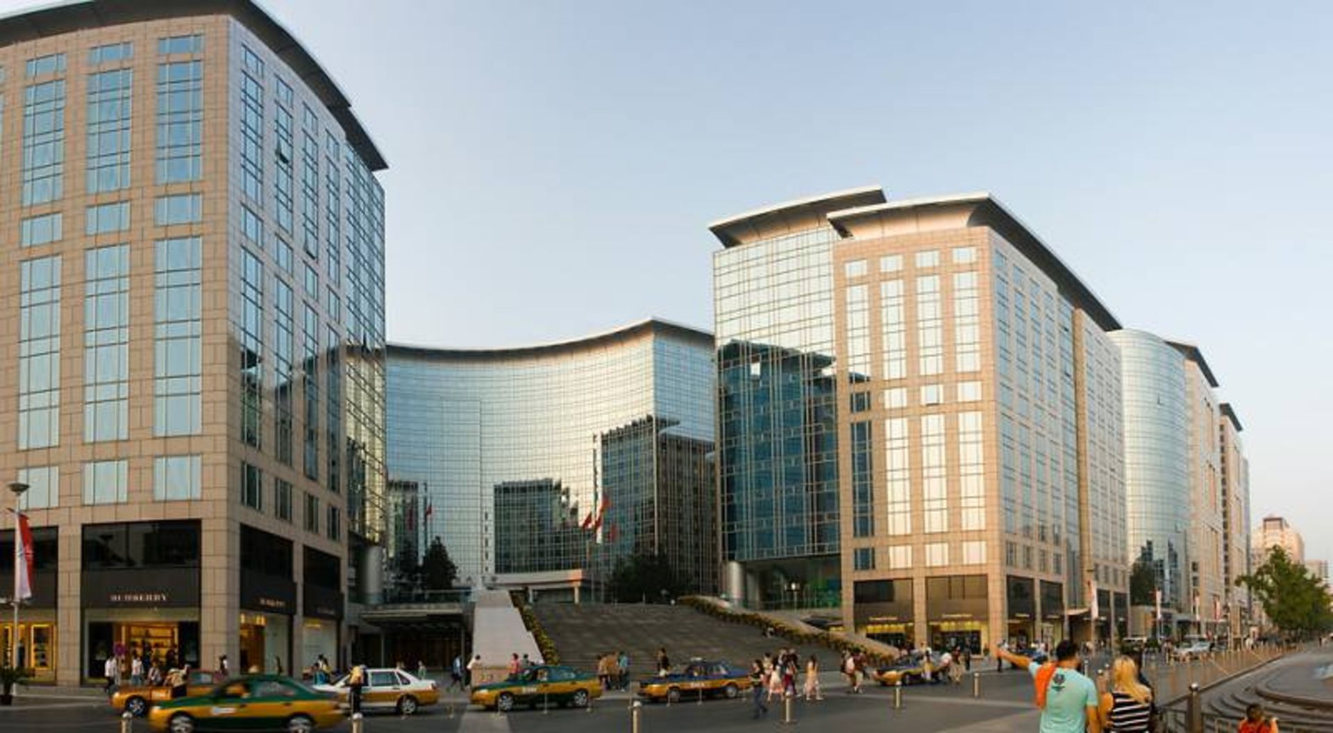 مرکز خرید The Malls در اورینتال پلازا