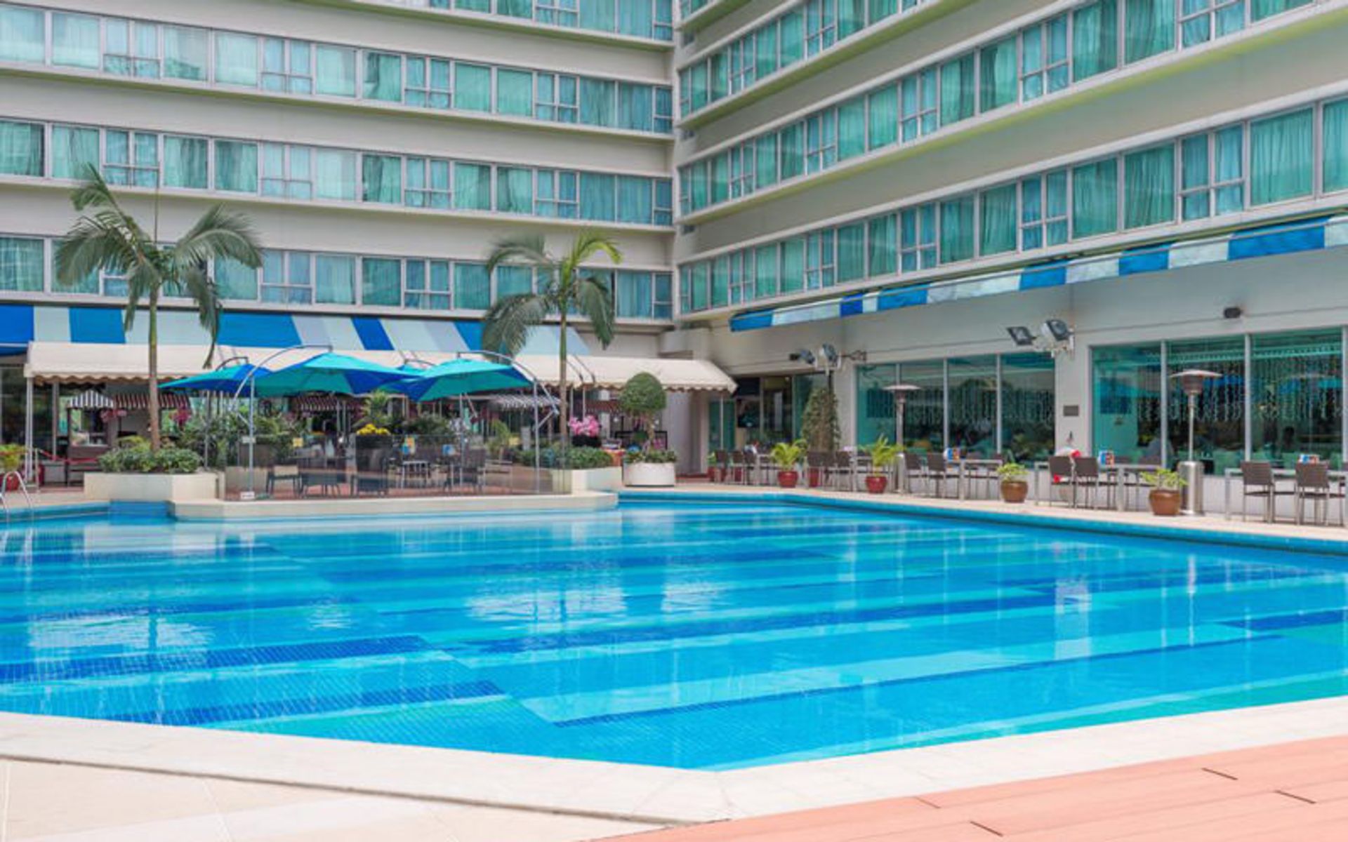 هتل Regal Riverside