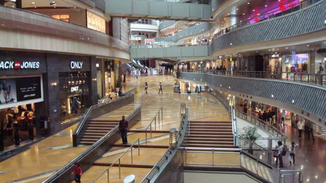 مرکز خرید سوپر برند مال (Super Brand Mall)