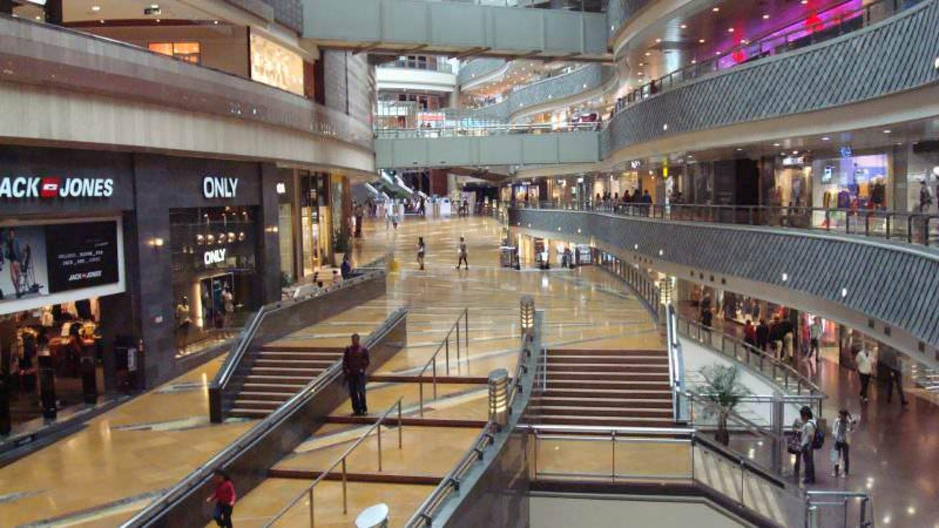 مرکز خرید سوپر برند مال (Super Brand Mall)