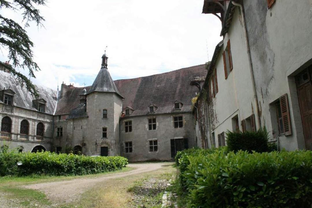 کاخ تسخیر شده Château de Veauce در فرانسه