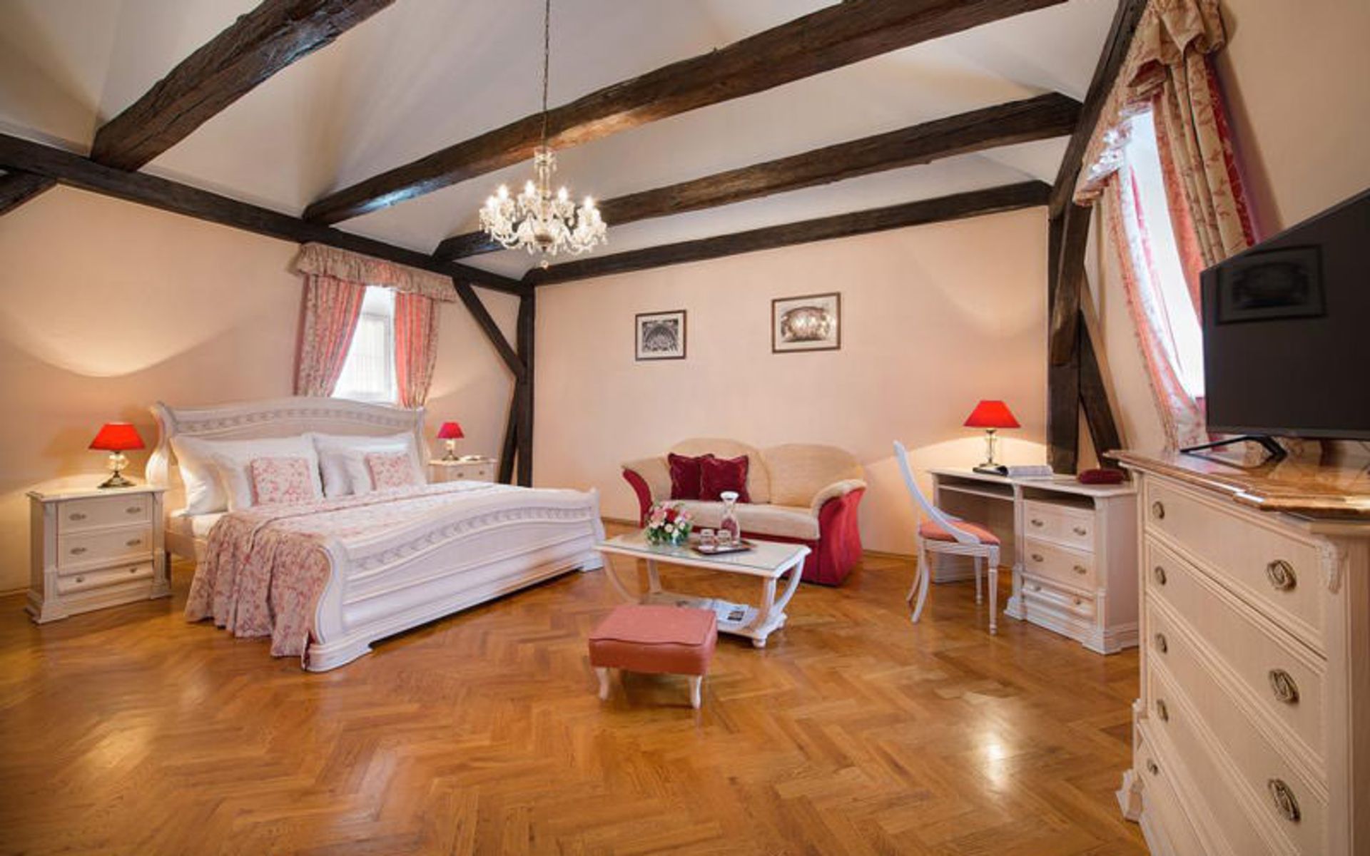 هتل بوتیک کُنستانس (Boutique Hotel Constans)