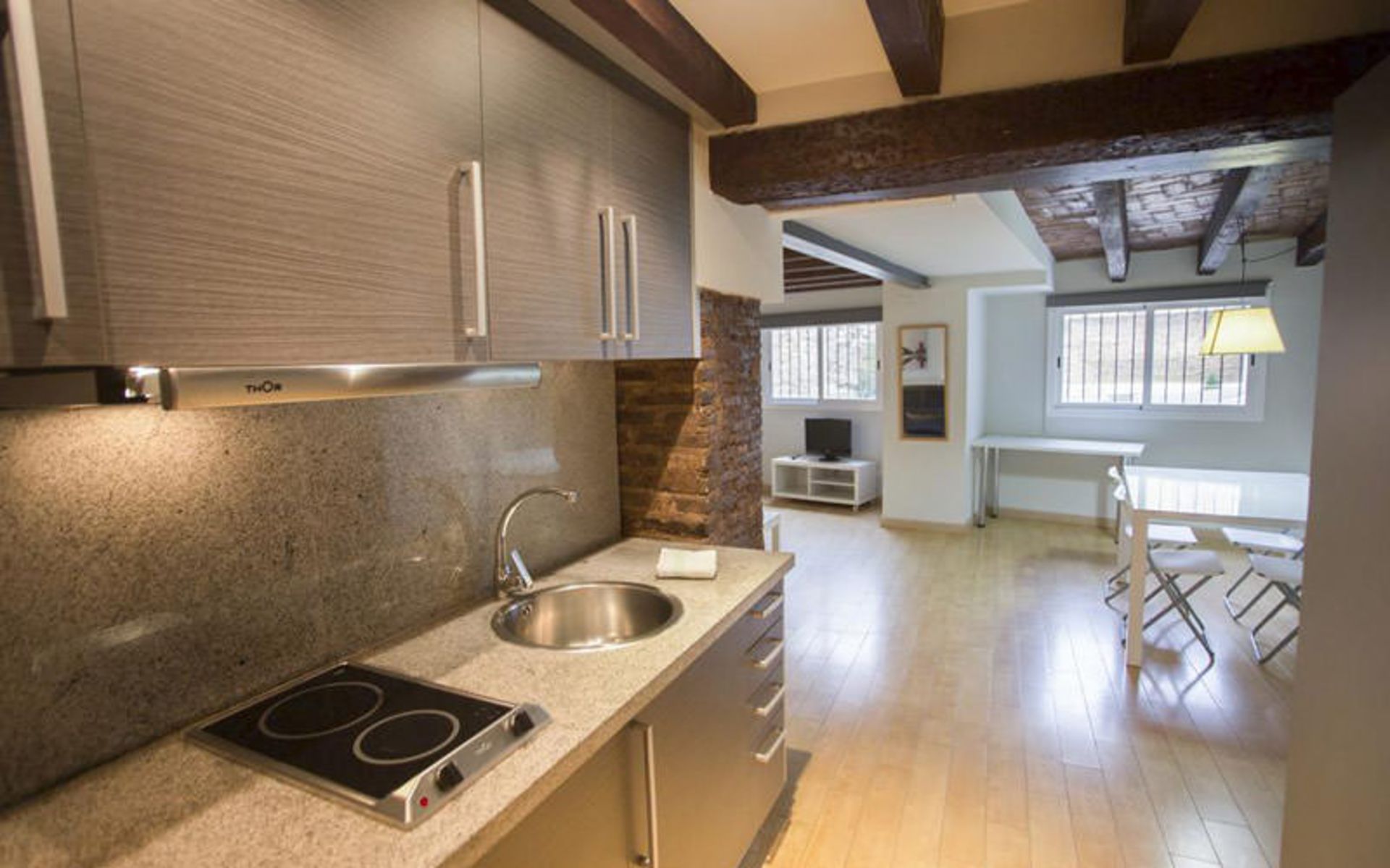 هتل بلو مون اپارتمنتز (Blue Moon Apartments)