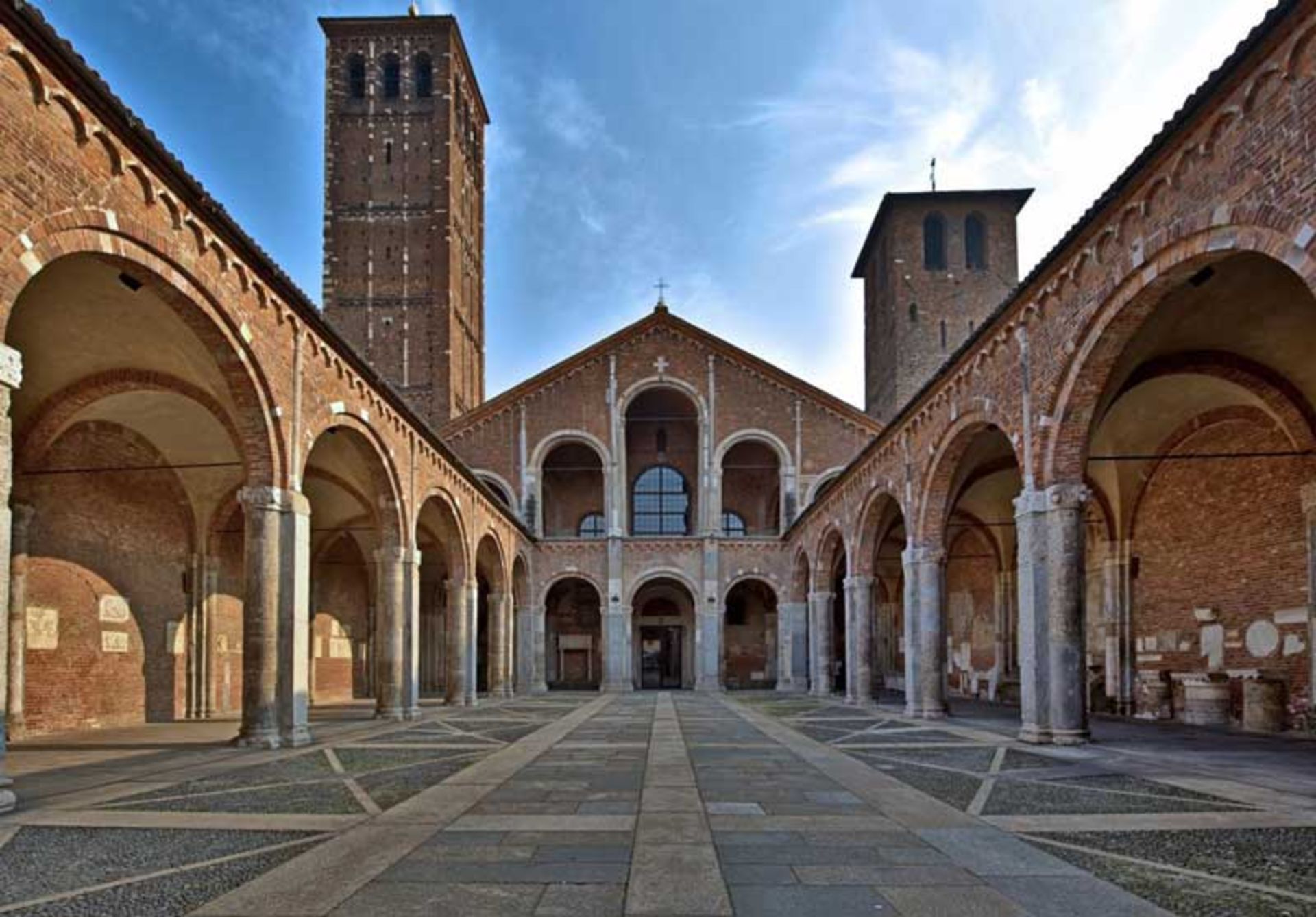 کلیسای آمبروز مقدس (Sant'Ambrogio)
