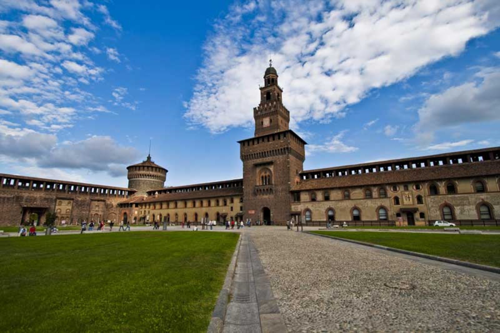 کاخ اسفورتسسکو (Castello Sforzesco)