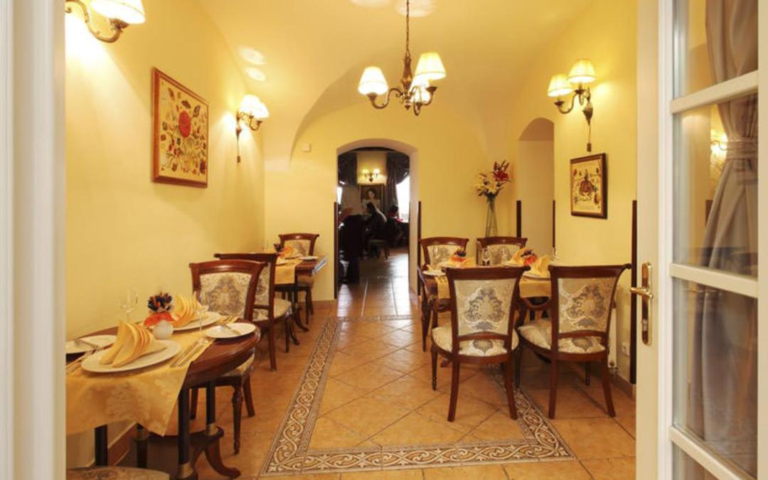 هتل بوتیک کُنستانس (Boutique Hotel Constans)