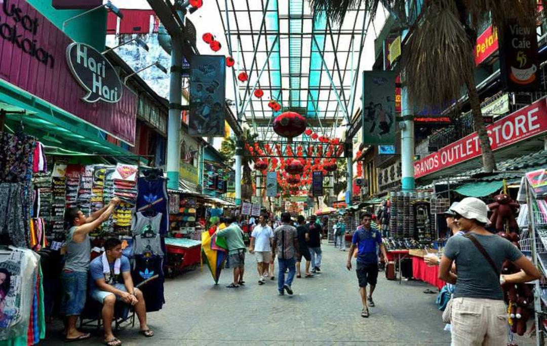 بازارچه‌ی خیابان پتالینگ (Petaling) در محله‌ی چینی‌ها