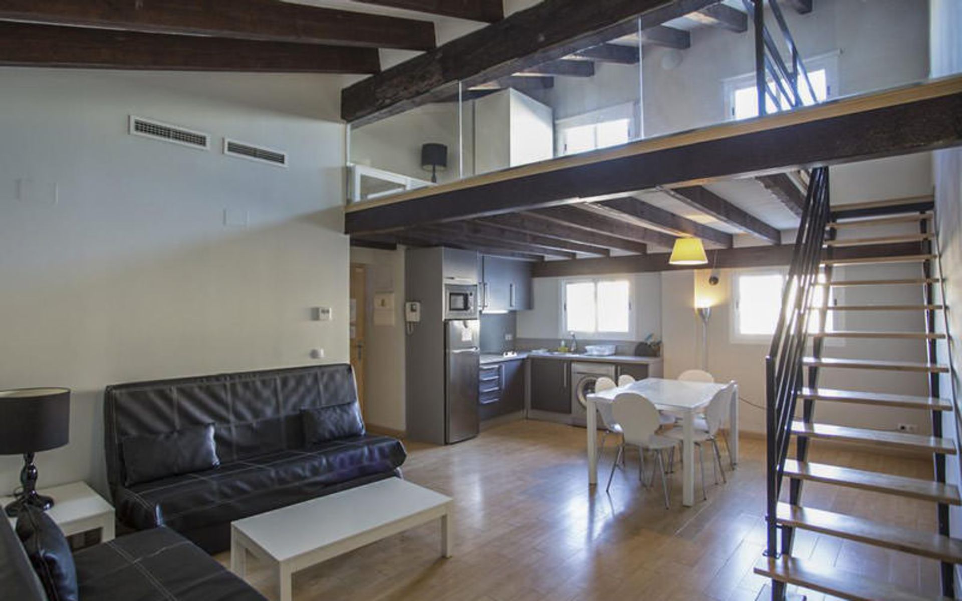 هتل بلو مون اپارتمنتز (Blue Moon Apartments)