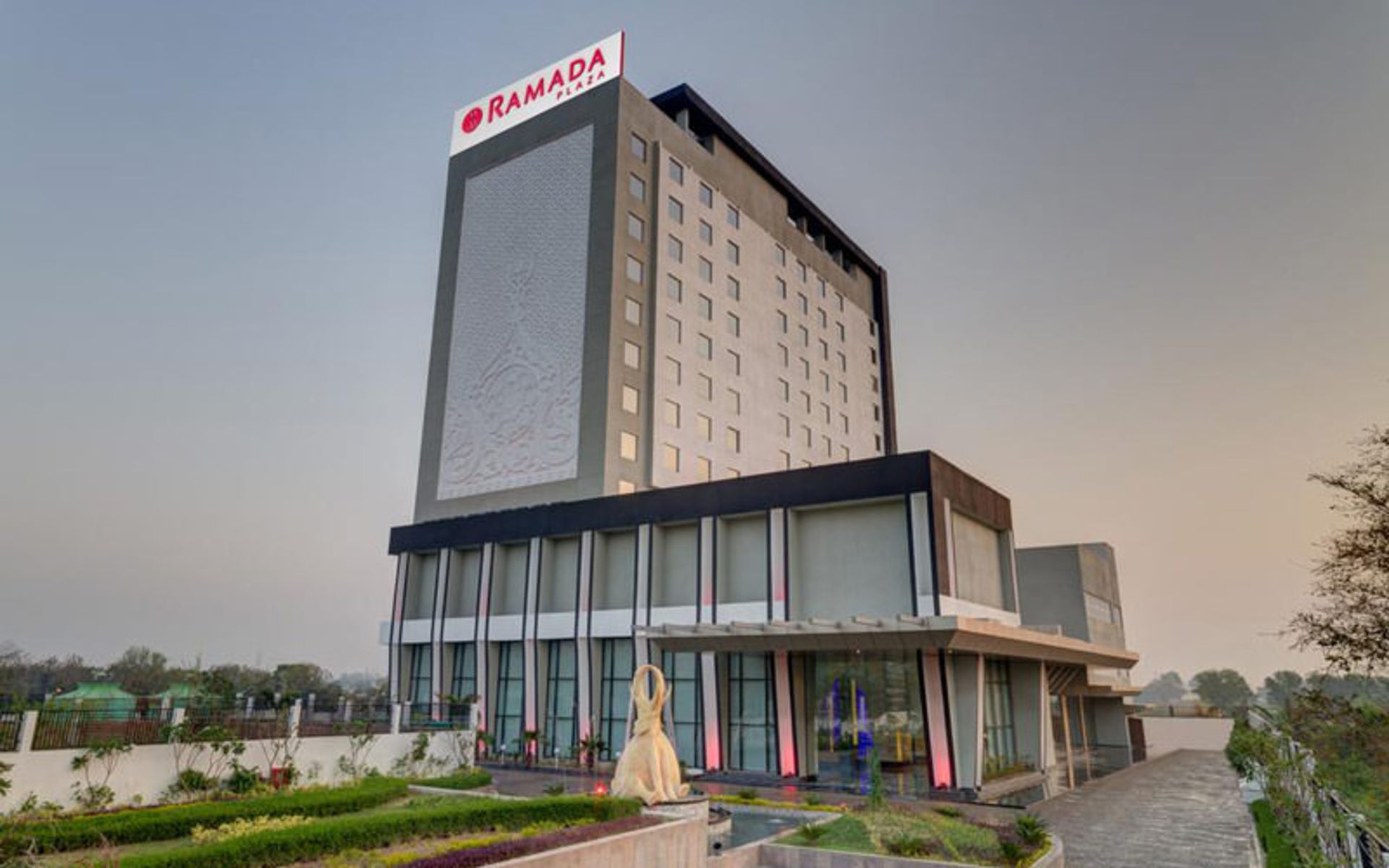 هتل رامادا پلازا آگرا (Ramada Plaza Agra)