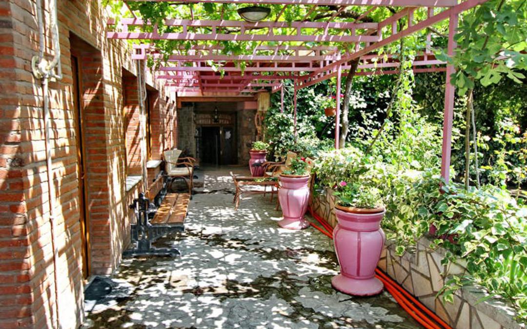 هتل ایرمنی (Irmeni Hotel)