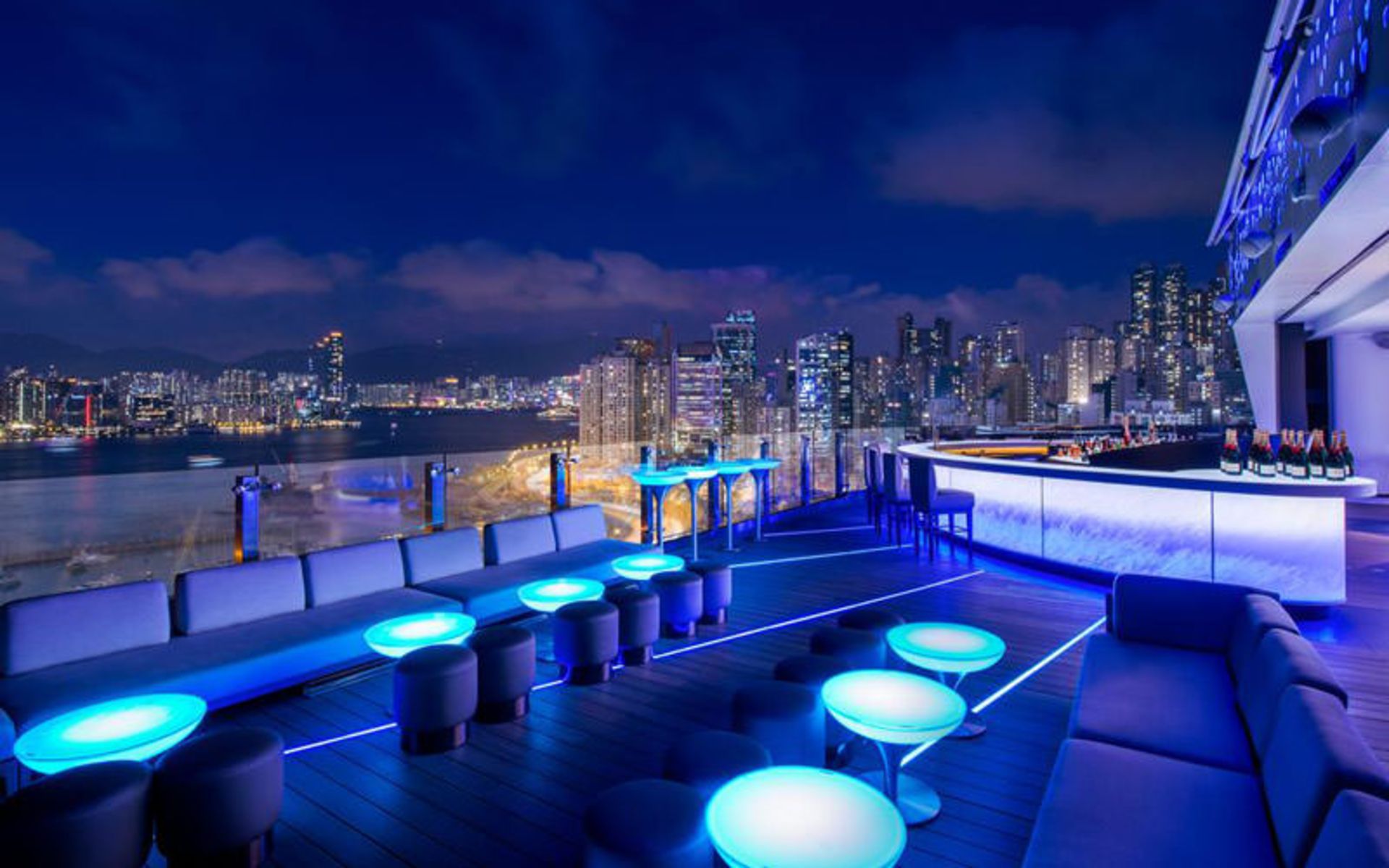 هتل د پارک لن هنگ‌کنگ ا پول‌من (The Park Lane Hong Kong, a Pullman Hotel)