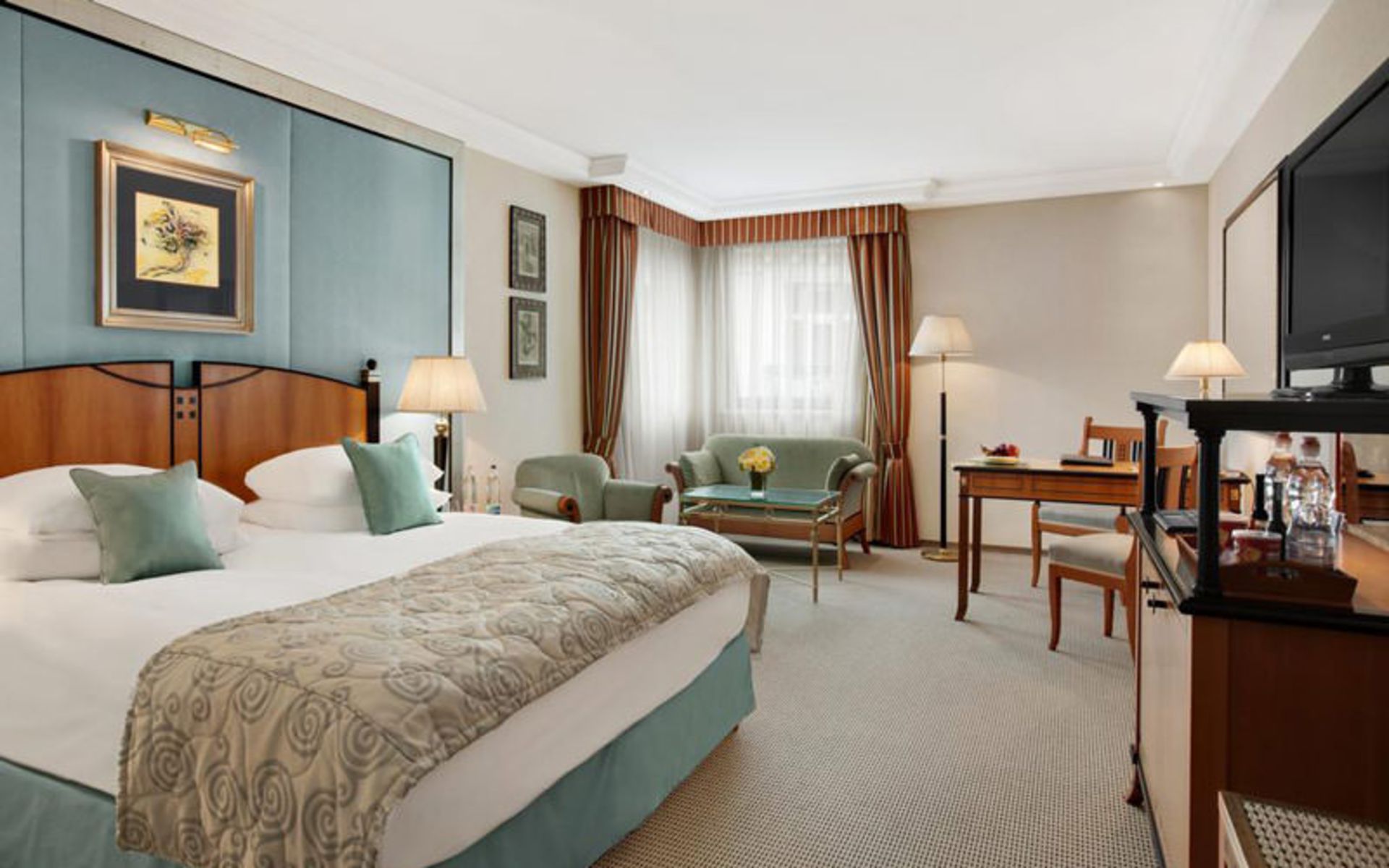 هتل کمپینسکی کروینوس بوداپست (Kempinski Hotel Corvinus Budapest)