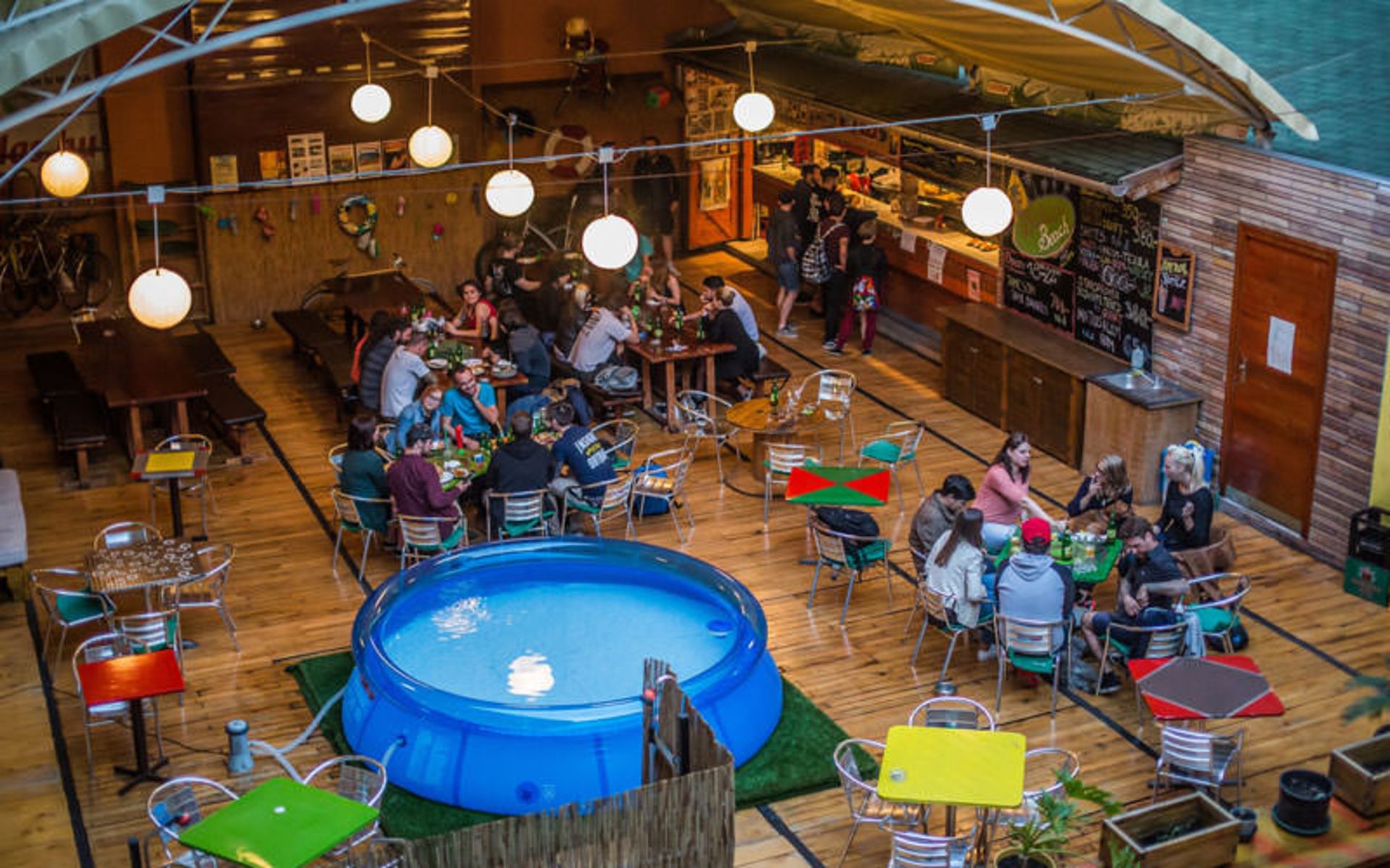 هاستل کازا د لا موزیکا (Casa de la Musica Hostel)