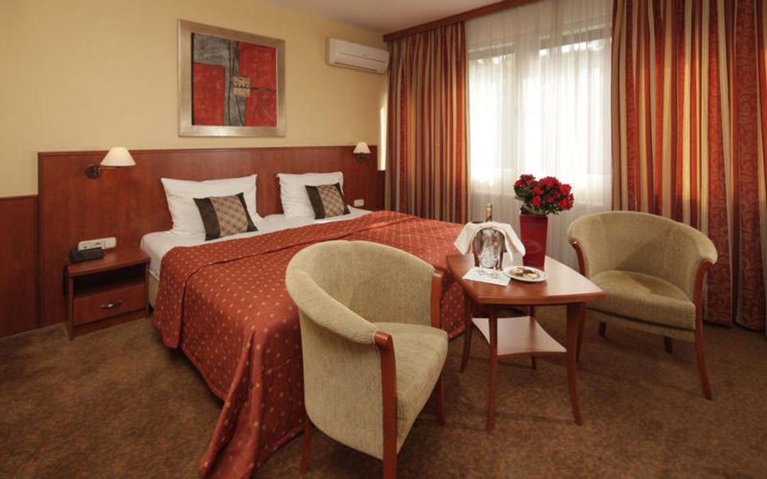 هتل چارلز (Hotel Charles)