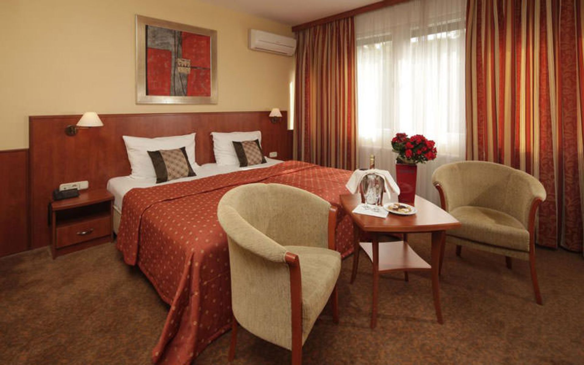 هتل چارلز (Hotel Charles)