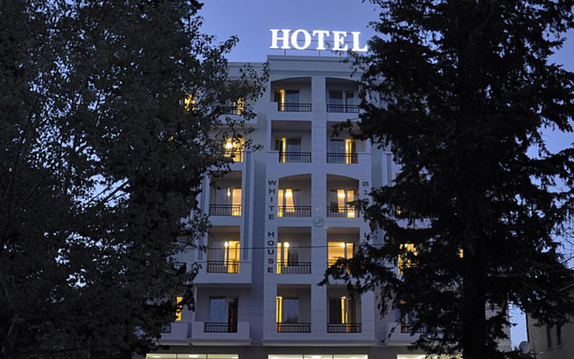 هتل وایت هاوس (White House Hotel)