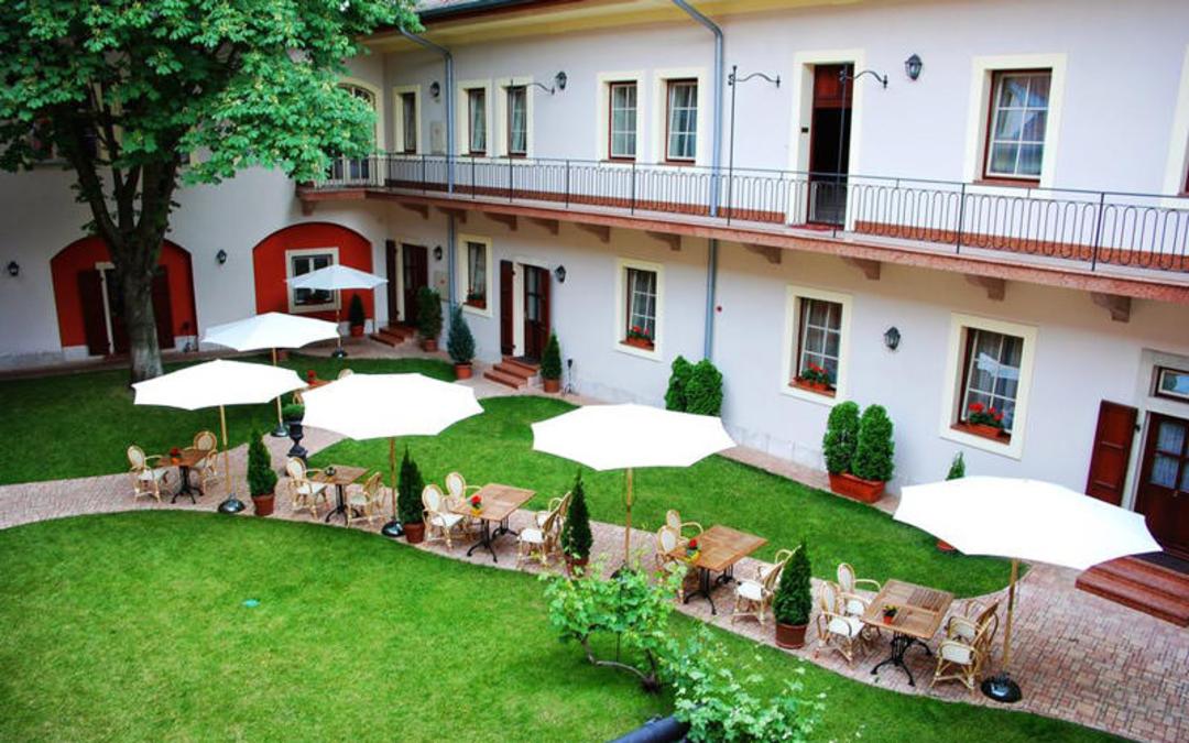 هتل اس‌تی. جورج رزیدنت (St. George Residence - All Suite Hotel DeLuxe)