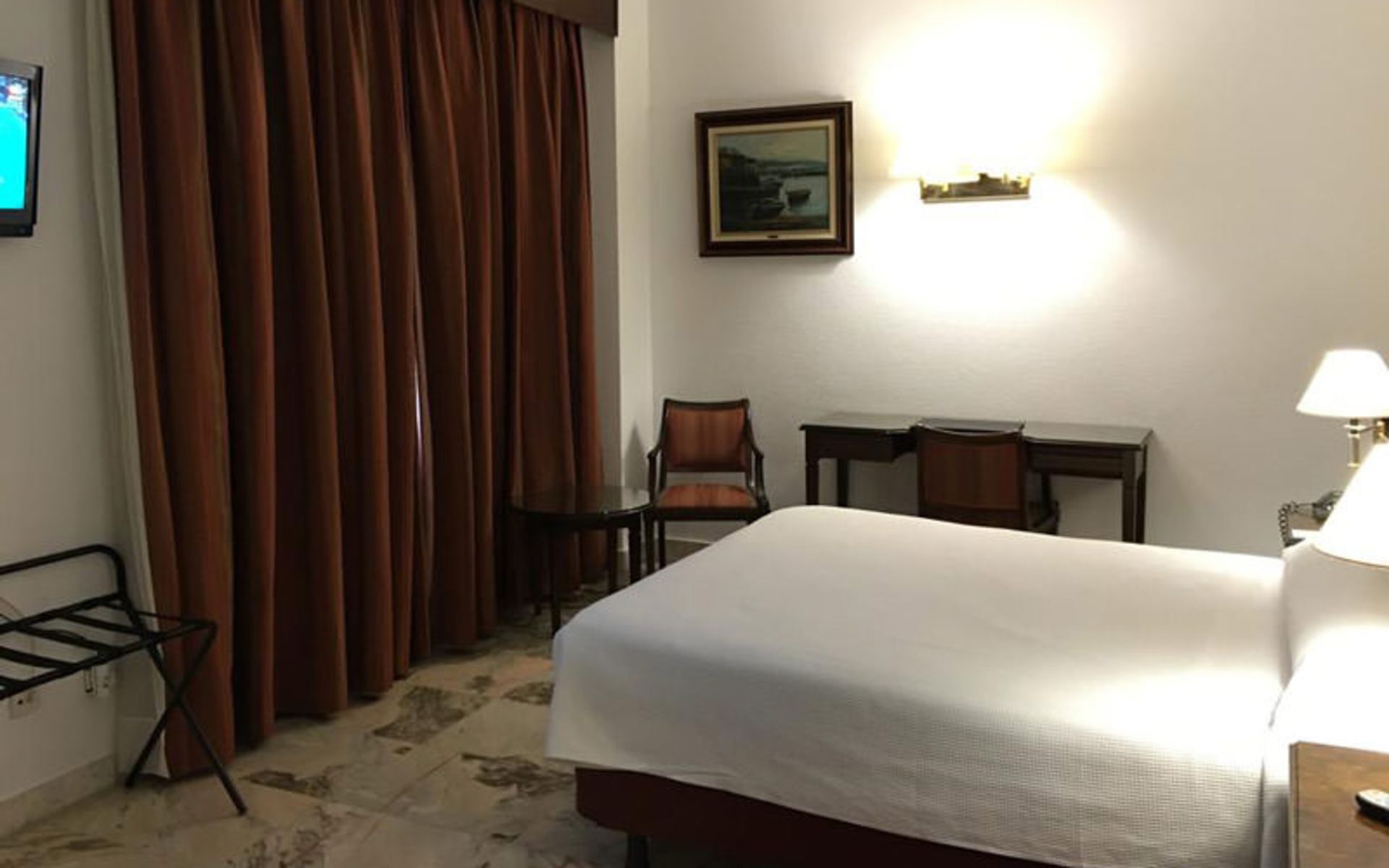 هتل توریا (Hotel Turia)