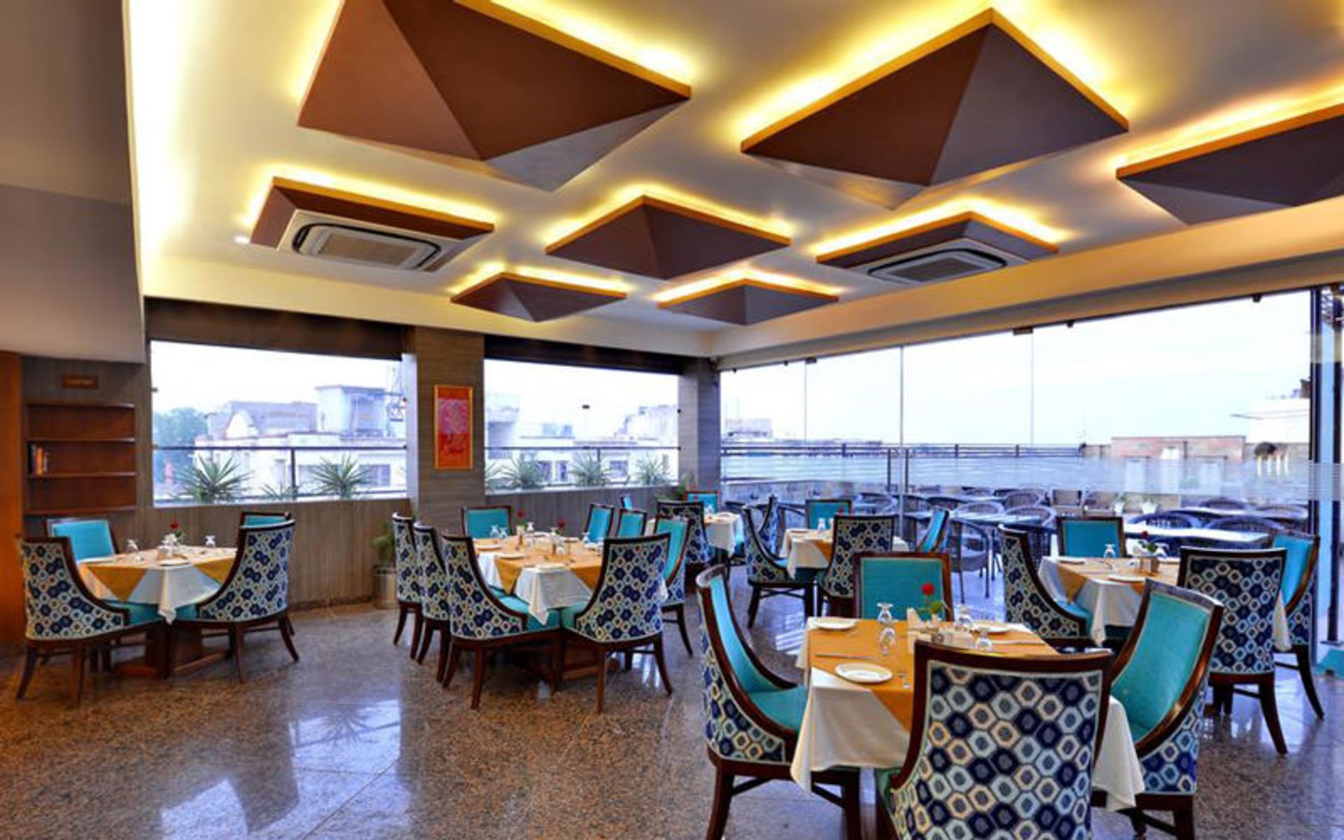 هتل سون هیلز تاور (Seven Hills Tower)