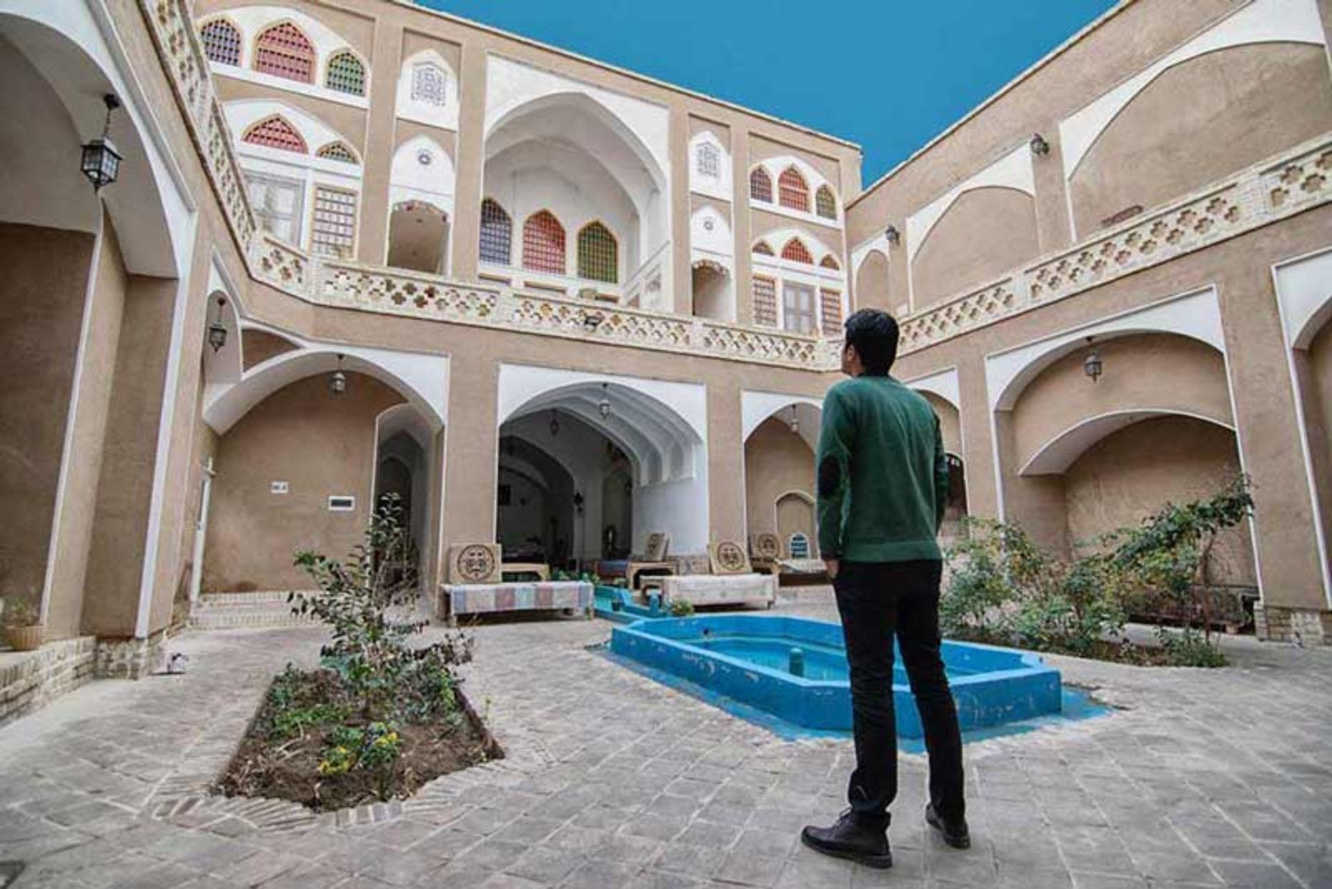 هتل خانه دوست