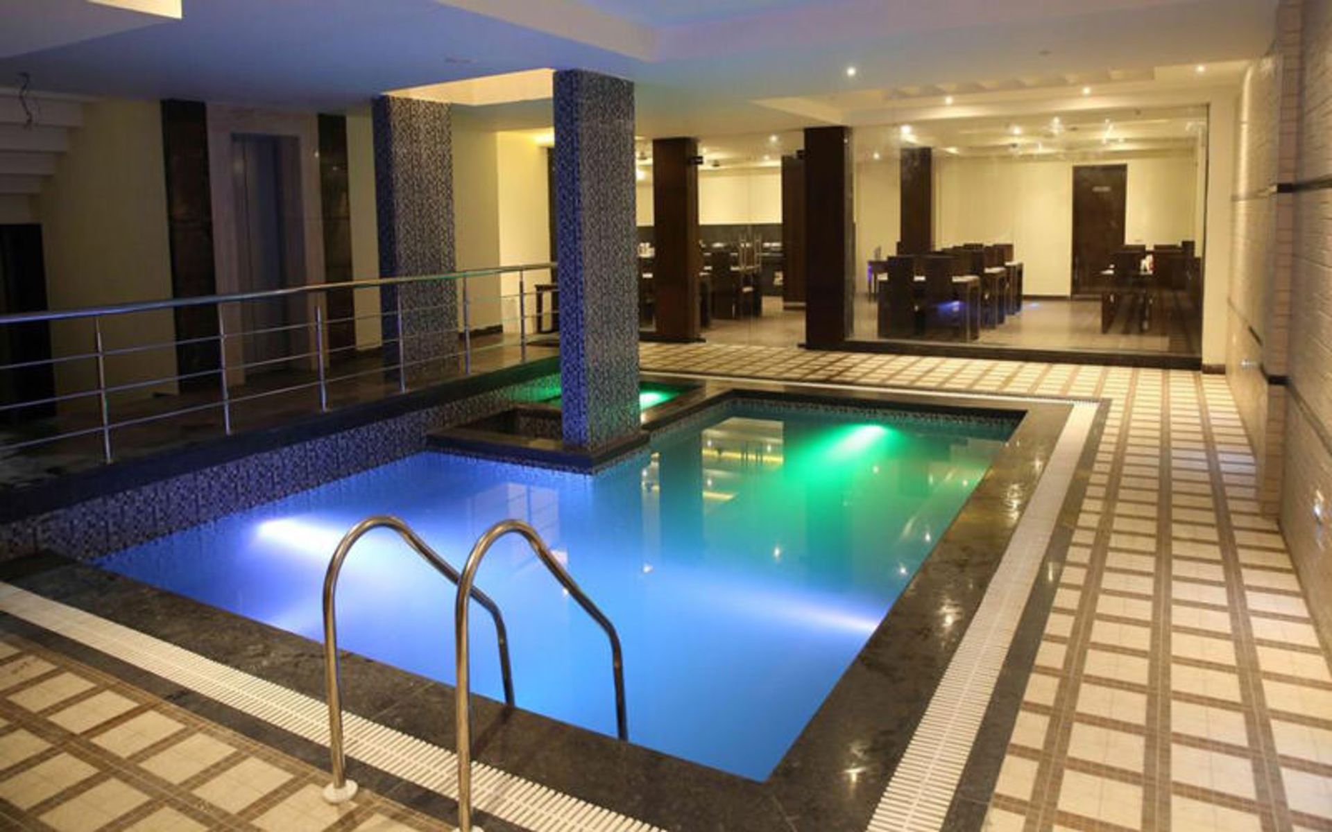 هتل تاج ویلا (Taj Villa)