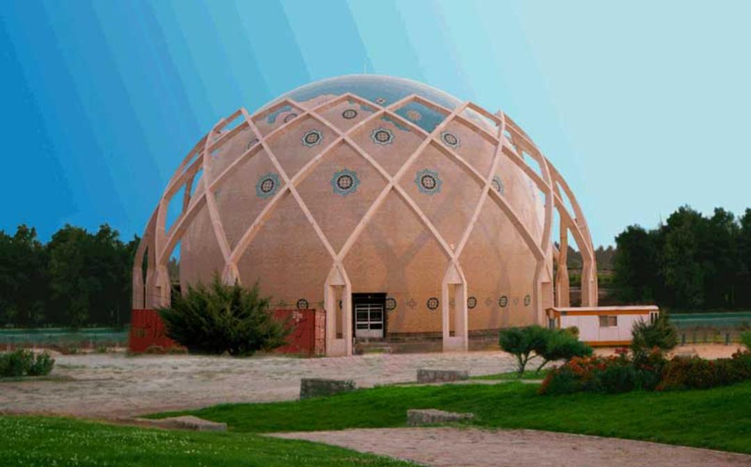افلاک نمای خیام در نزدیکی آرامگاه خیام نیشابوری