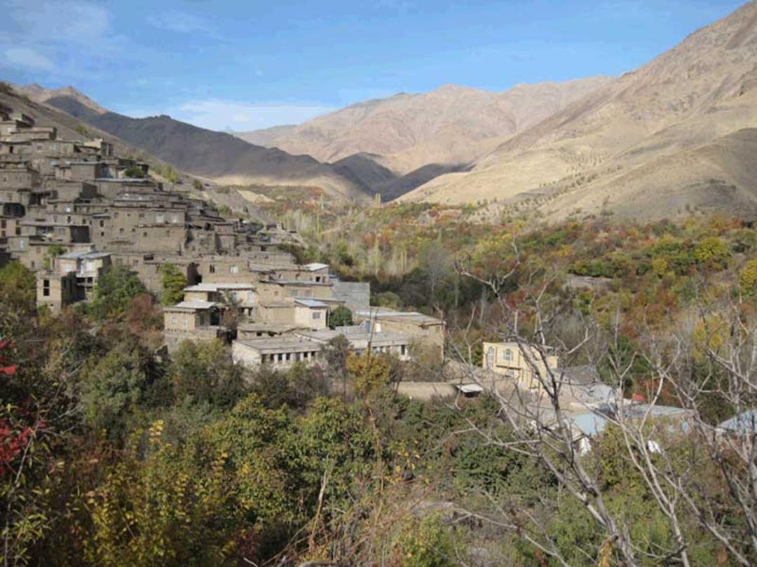 معماری پلکانی خانه ها در روستای دیزباد