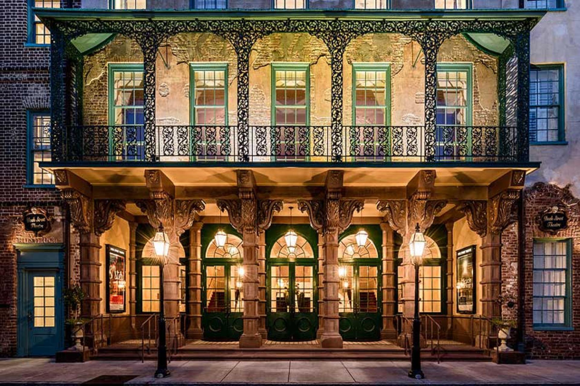 تئاتر خیابان داک (Dock Street theatre)