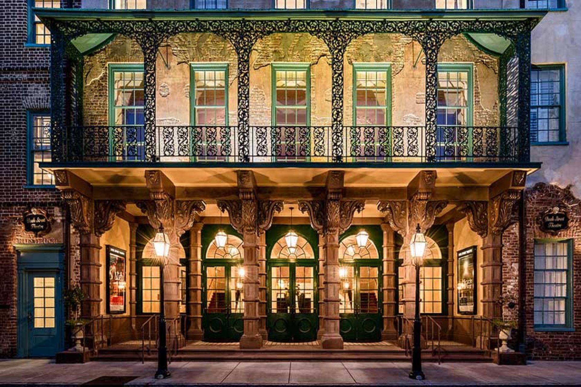 تئاتر خیابان داک (Dock Street theatre)