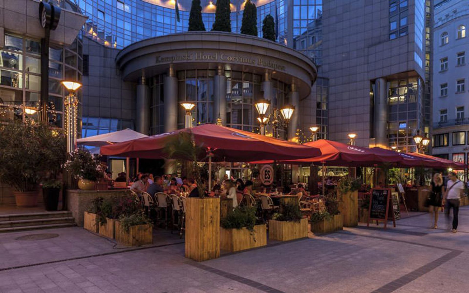 هتل کمپینسکی کروینوس بوداپست (Kempinski Hotel Corvinus Budapest)