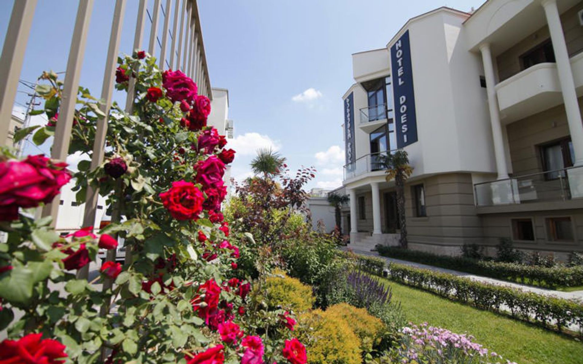 هتل دویسی (Hotel Doesi)