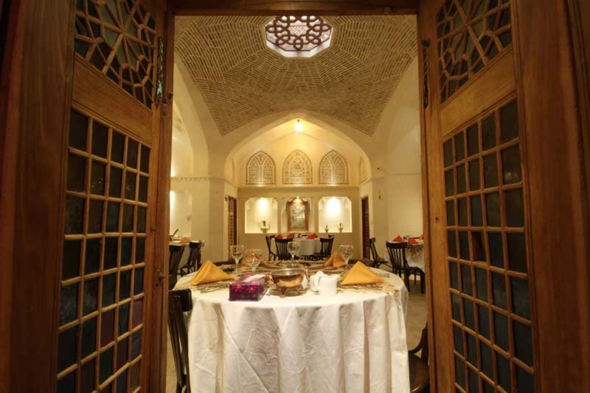 هتل مهینستان راهب