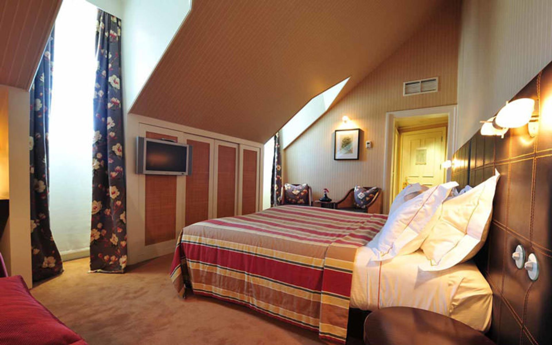 هتل باریو آلتو (Bairro Alto Hotel)