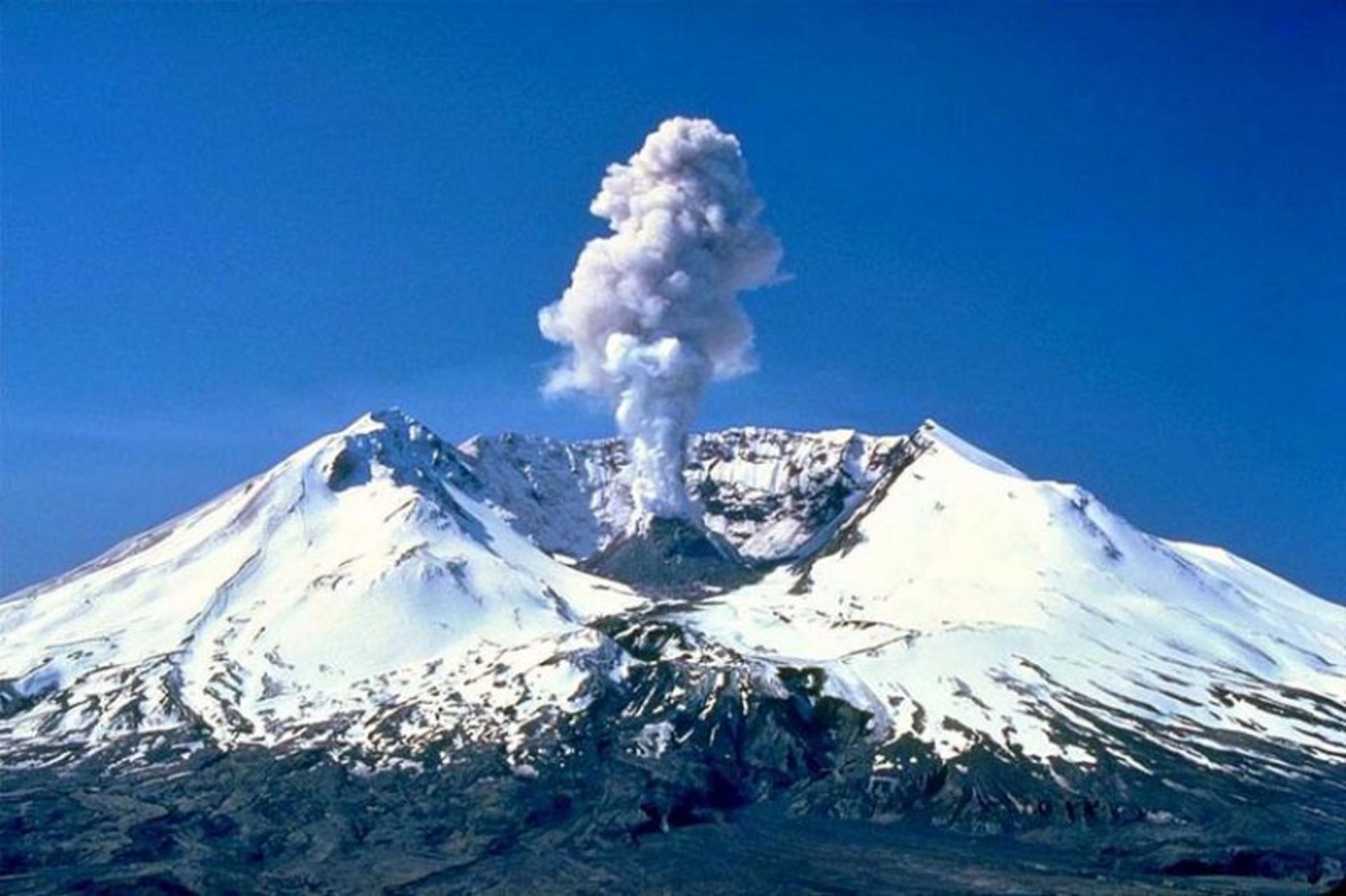 کوه آگونگ بالی