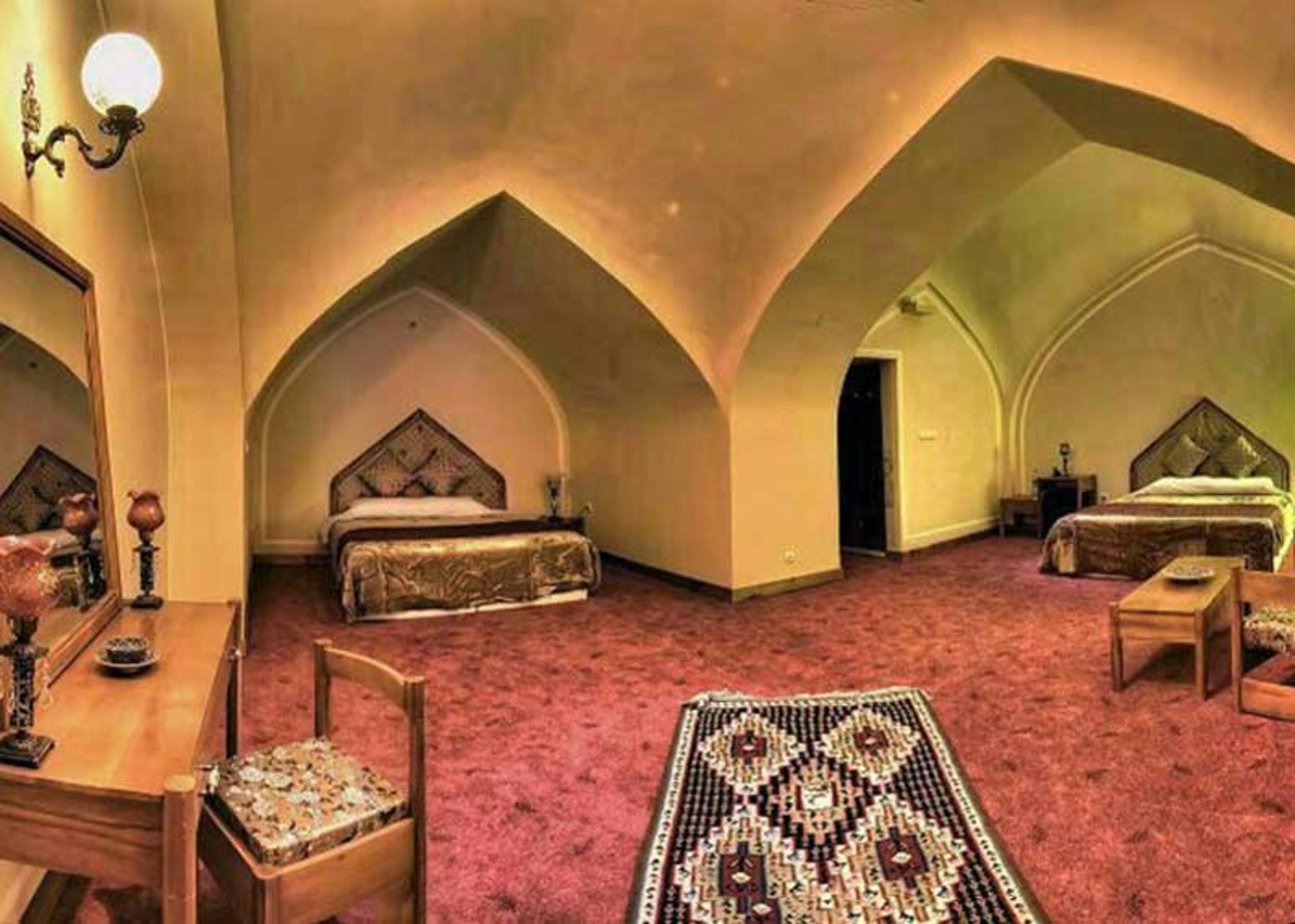 هتل بین المللی لاله بیستون کرمانشاه