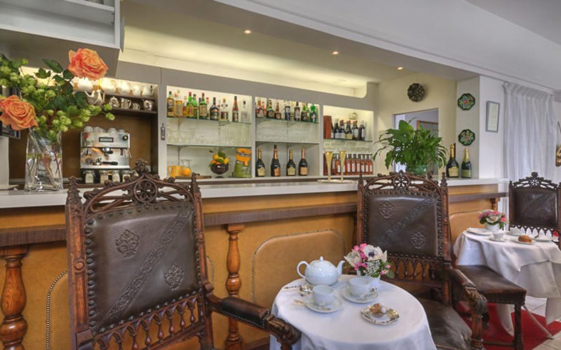 هتل له روکوبرون (Hôtel Le Roquebrune)