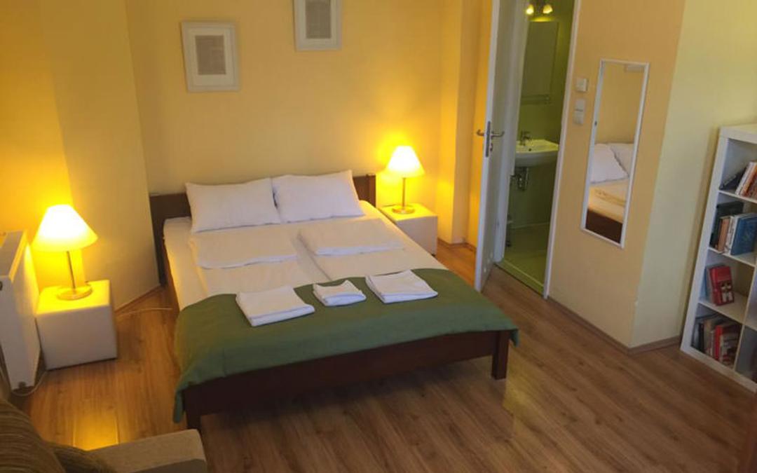 هتل کلاب آپارتمان اند روم (Club Apartments & Room)