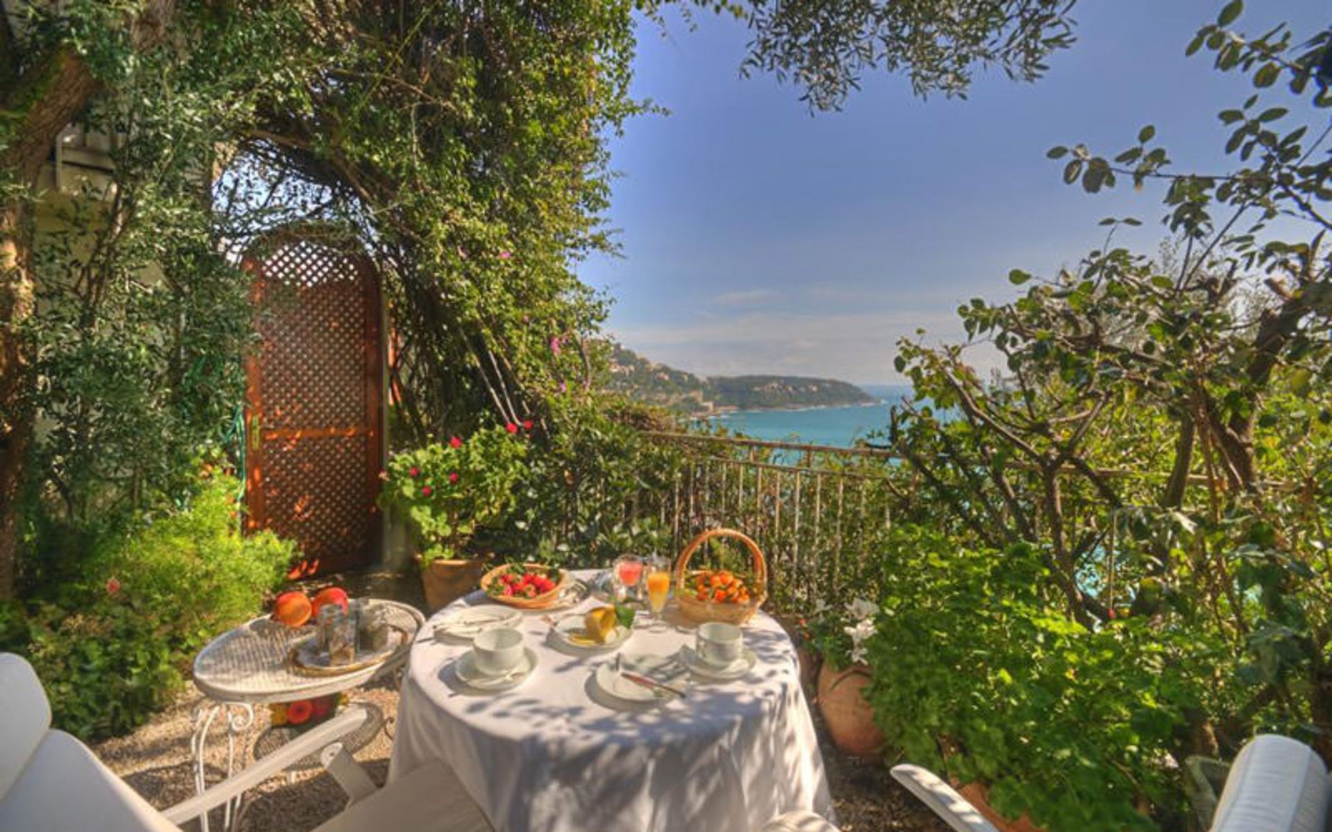 هتل له روکوبرون (Hôtel Le Roquebrune)