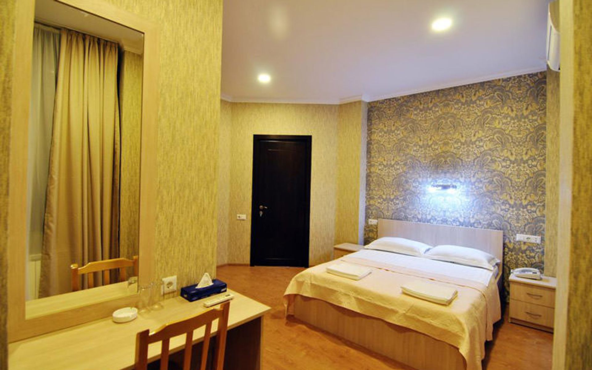 هتل دویسی (Hotel Doesi)