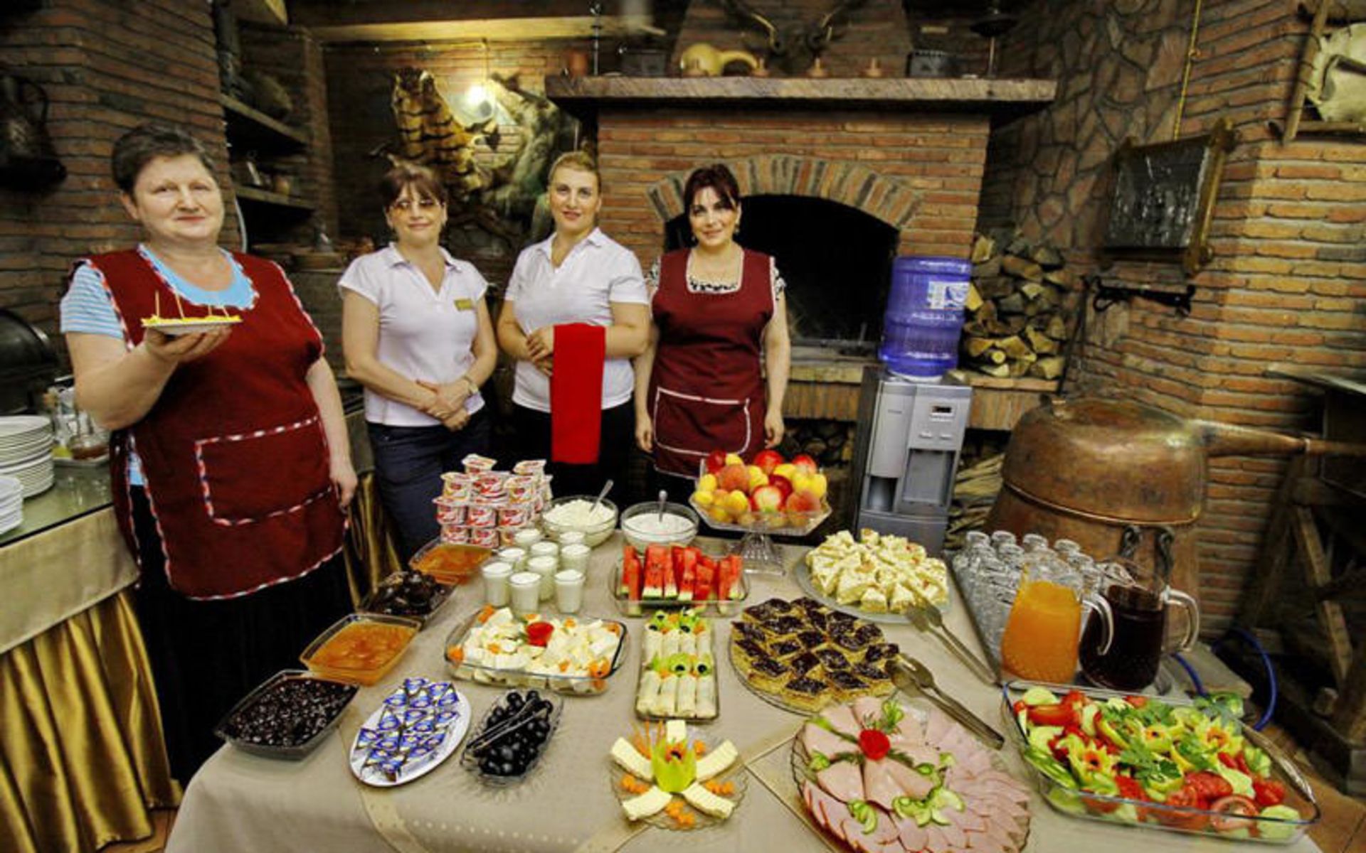 هتل ایرمنی (Irmeni Hotel)