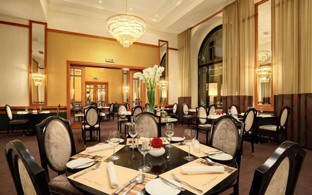 هتل گرند بُهِمیا (Grand Hotel Bohemia)