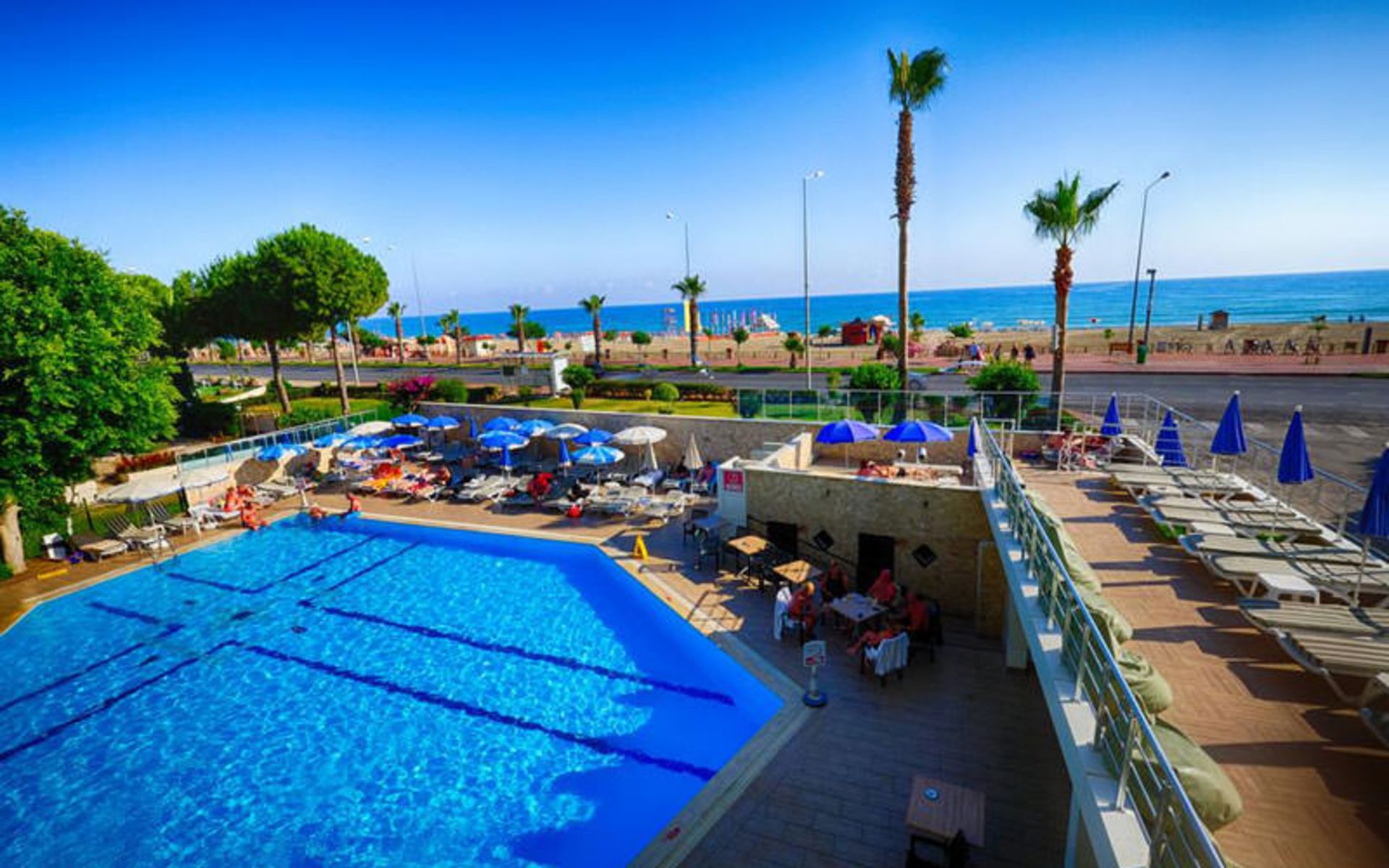 هتل بلو اسکای – آل اینکلوسیو (Blue Sky Hotel - All Inclusive)