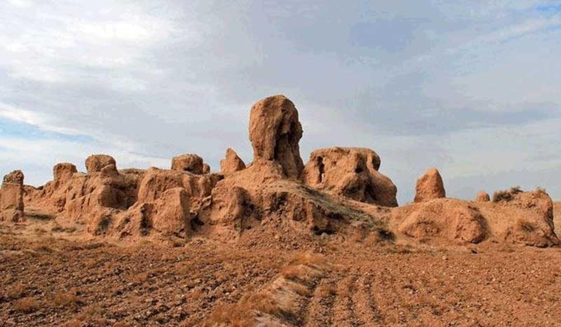 تپه ها و بقایای تاریخی در منطقه باستانی شادیاخ