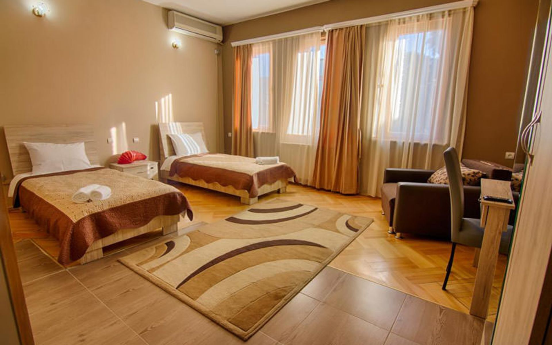 هتل توسکانو (Hotel Toscano)